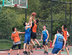 Comienza el partido de baloncesto